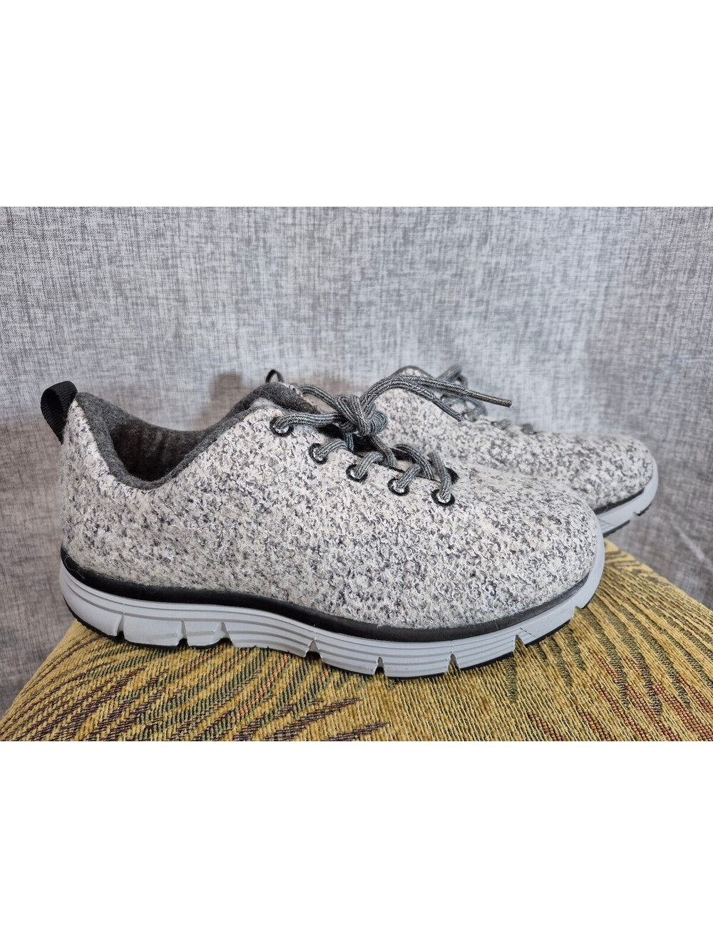 Size 7 Women’s Apex A8000 Natural Wool Walking Shoes Gray X-Wide 2E